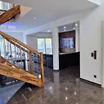 5 Sterne Luxus Klimatisiert Dachterrasse Mit Atemberaubender Aussicht Ooooo Villa *